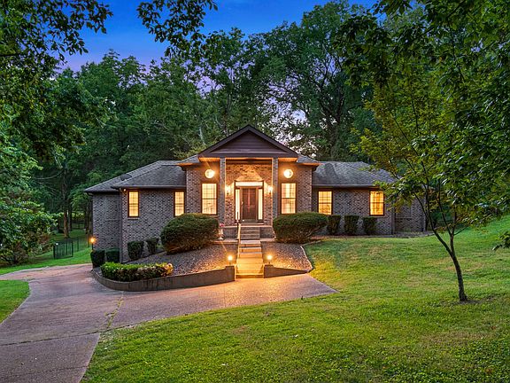 3rd image of 1326 Holly Hill Dr