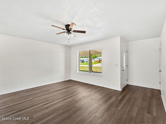 4th image of 4860 Key Madeira Dr