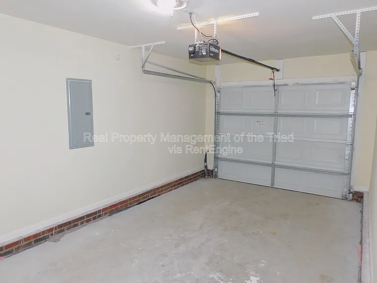 1856 Oakhurst Park Ln — Photo 10