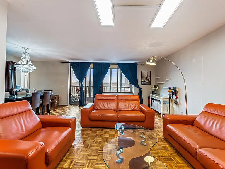 300 Winston Dr #318 — Photo 2