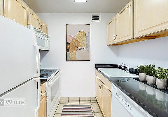 3rd image of 340 E 29th St APT 15D