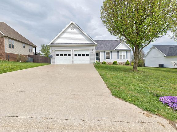3rd image of 903 Equestrian Way