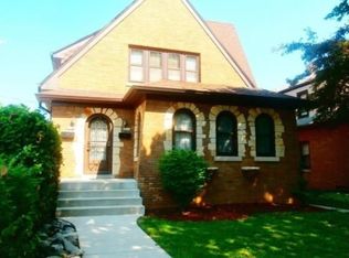 2662 N 70th St, Wauwatosa, WI 53213