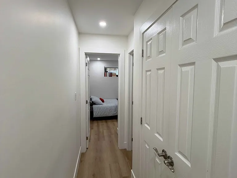 1502 Dufferin St #LOWER — Photo 14