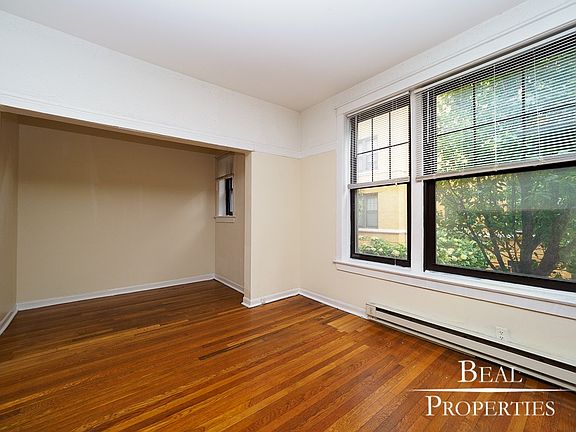 5th image of 719 W Barry Ave #B3