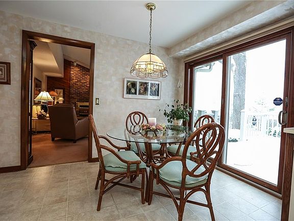 4th image of 14 Butternut Cir