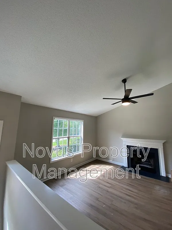 3 bed, 2.0 bath, 2000 sqft, $1,779 — Photo 4