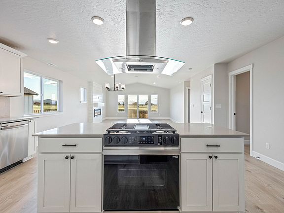 Charity Kitchen Island Range