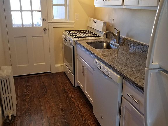 3rd image of 2703 Mount Vernon Ave #3