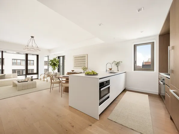 200 East 21st Street image 2 of 18