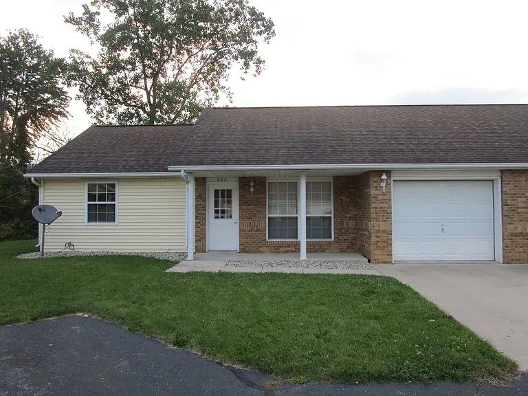 907 W Main St — Photo 1