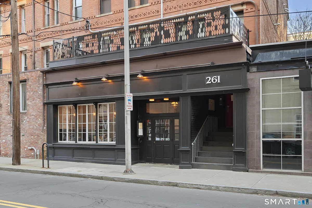 Building Photo - 261 Orange St