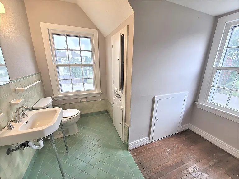 2211 Dorrington St — Photo 18