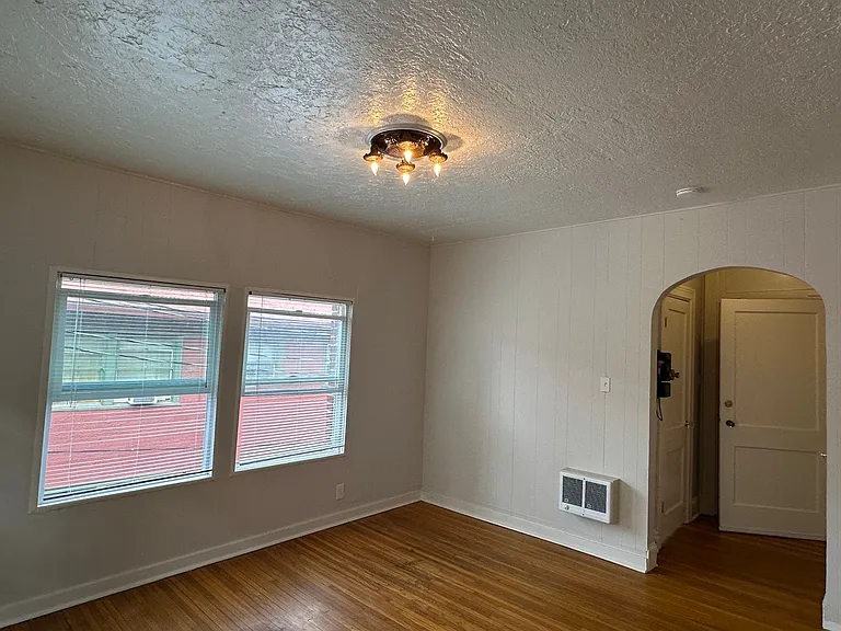635 NE Randall Ave — Photo 6