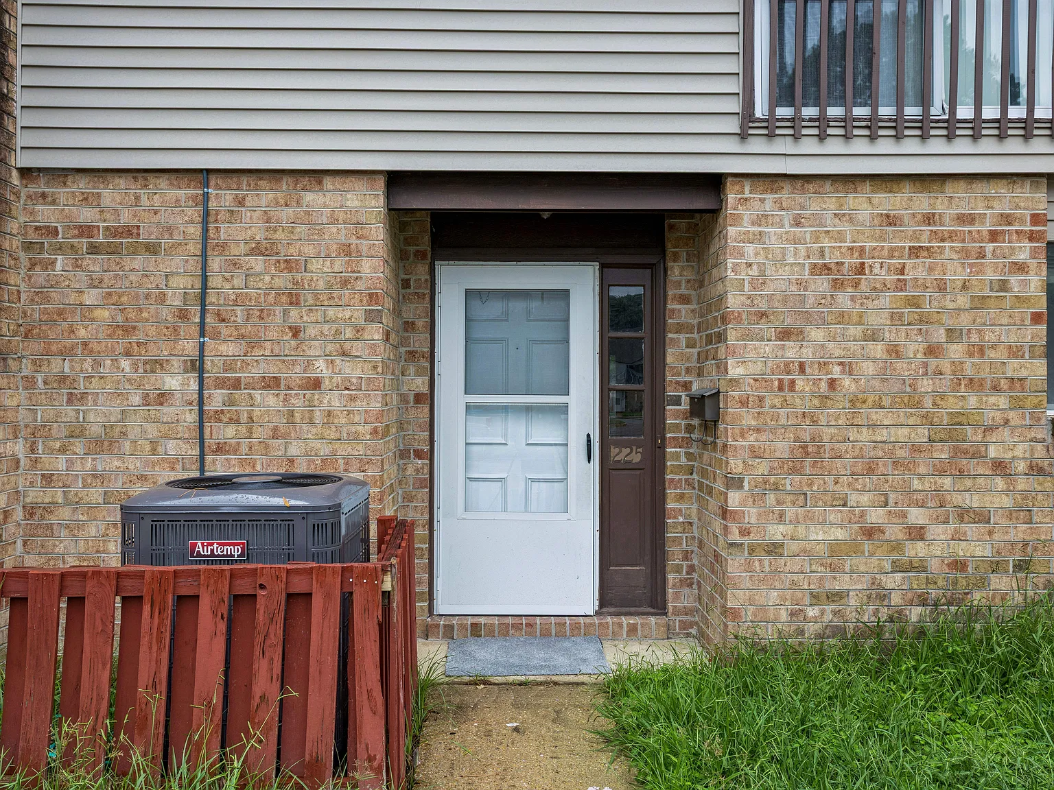 3 bed, 1.5 bath, 1582 sqft, $2,100 — Photo 4