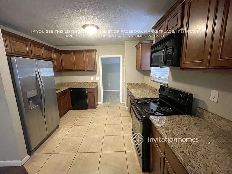 939 Lakewood Ave — Photo 5