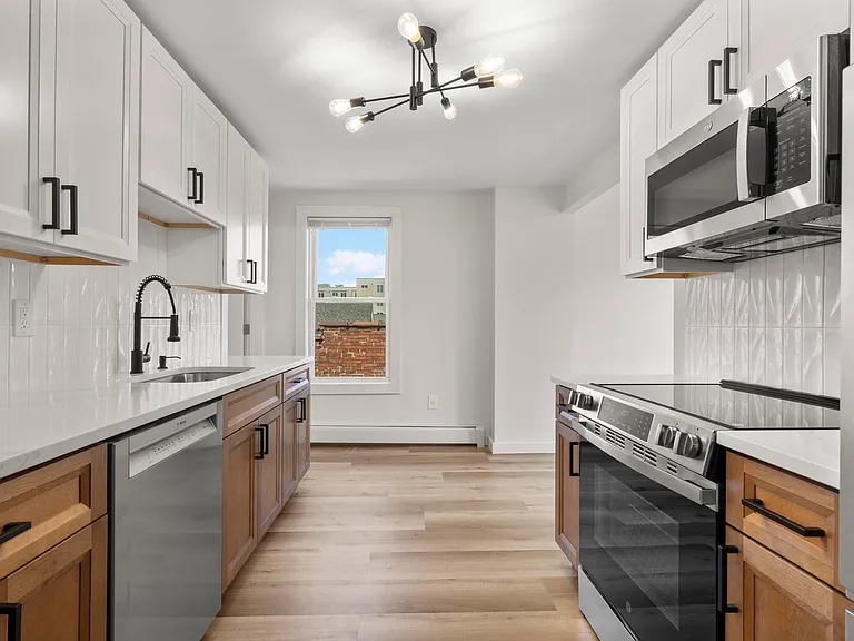425 N Main St #16 — Photo 7