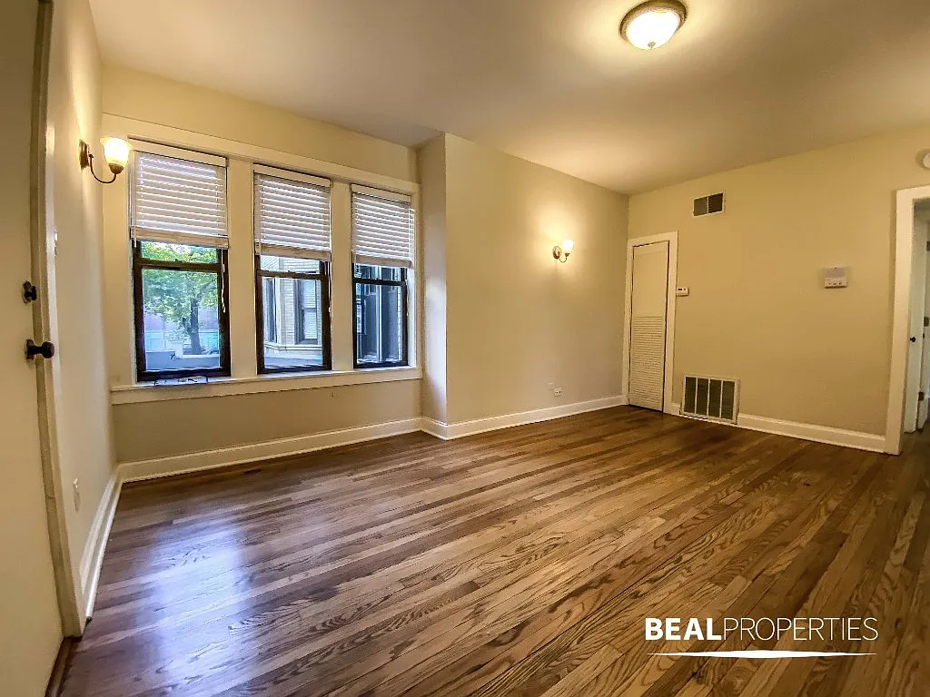 Building Photo - 4036.5 N Ashland Ave #S1