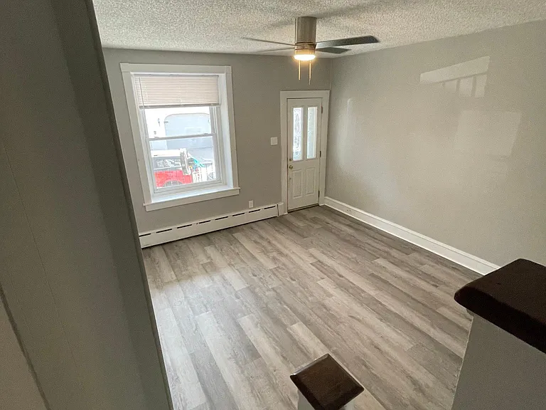 4718 Silverwood St — Photo 2