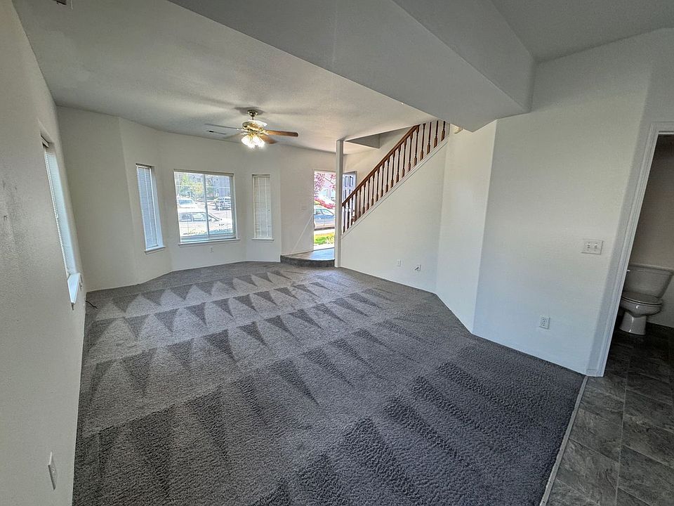 1st image of 1527 Hollyhock Dr #1527D