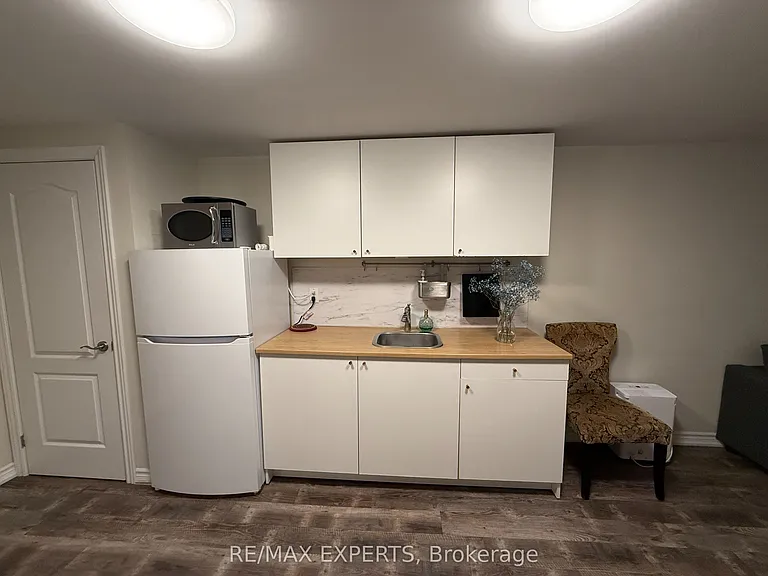 4 McNairn Ct #BASEMENT — Photo 3