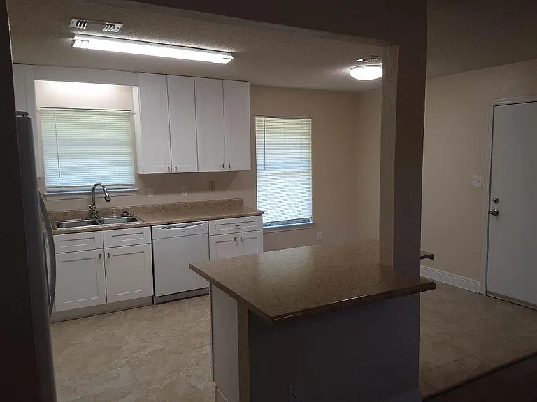 321 Forest Hills Dr — Photo 4