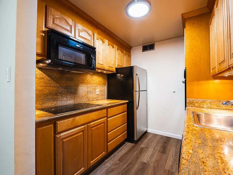 Bellevue Towers Apartments — Photo 12