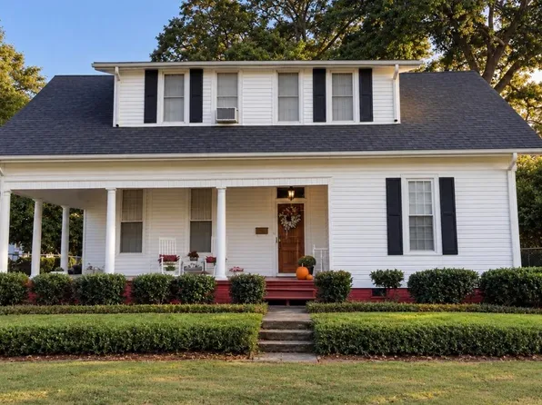 408 6th St, Tuscumbia, AL 35674