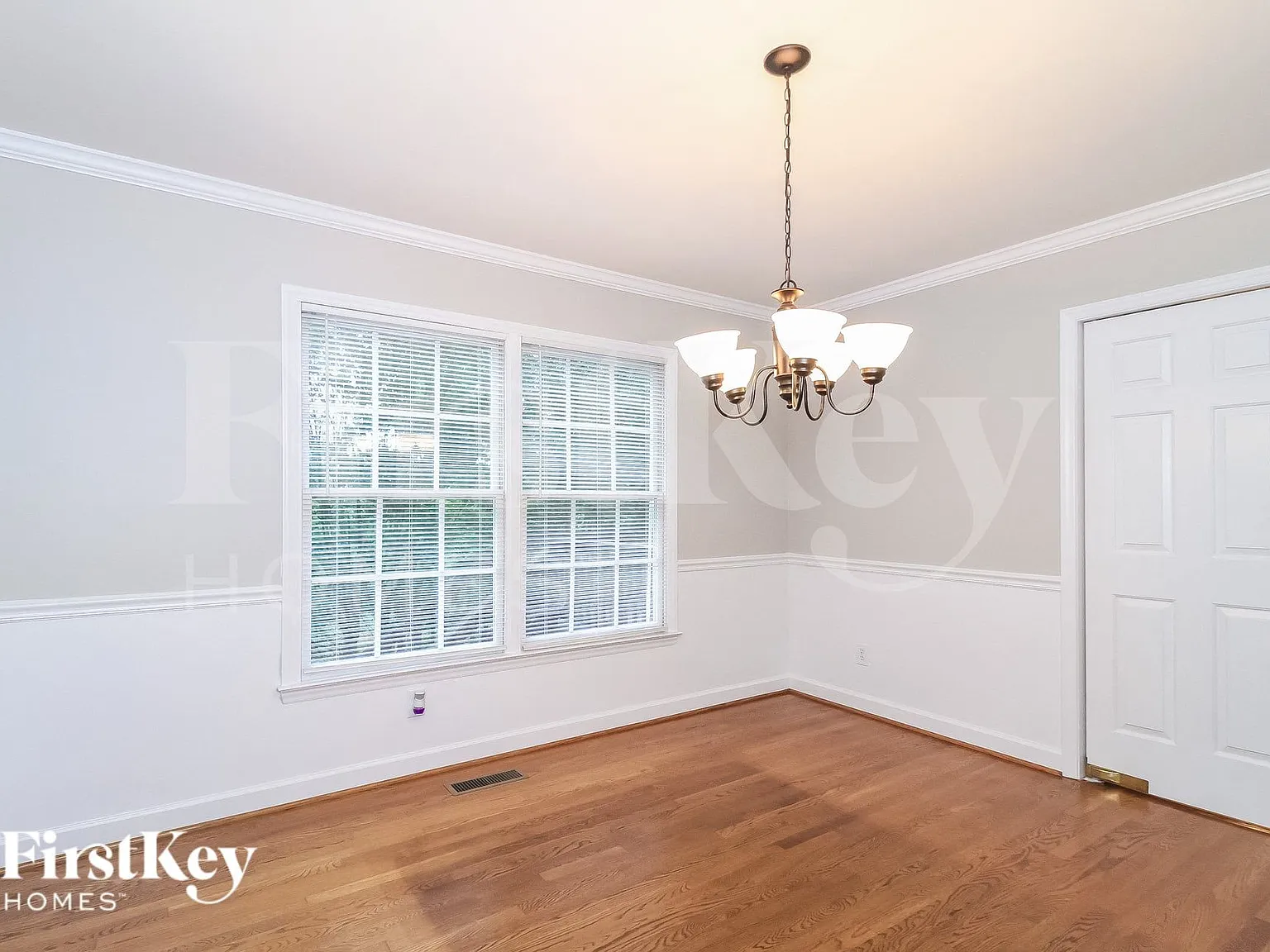 4 bed, 2.5 bath, 2395 sqft, $2,575 — Photo 4