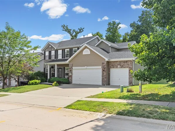 921 Molloy Dr, O'Fallon, MO 63366