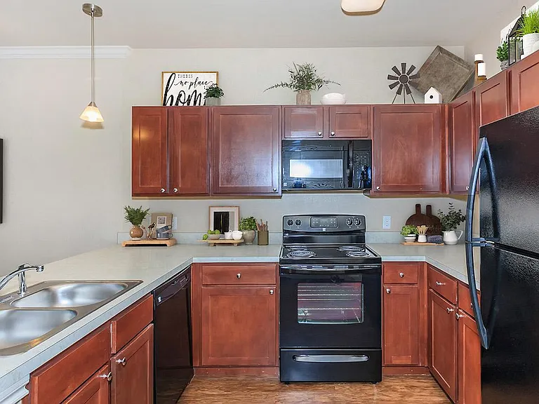 320 S Stewart Blvd — Photo 20