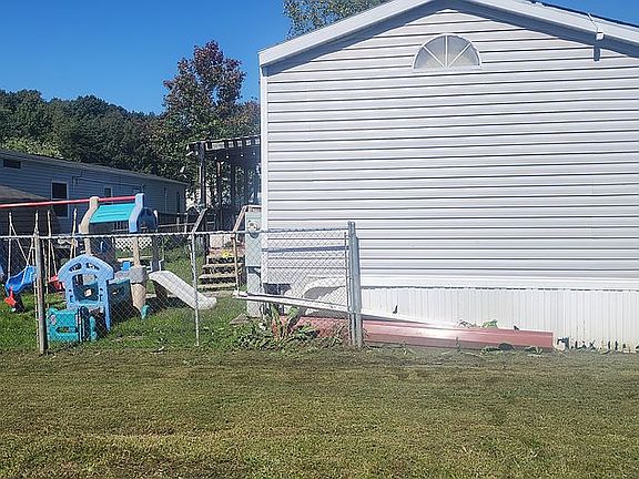 3rd image of 602 Dogwood Dr