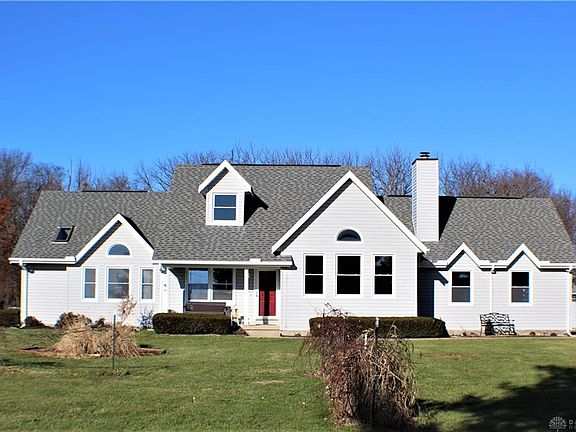 2nd image of 820 W Sparrow Rd