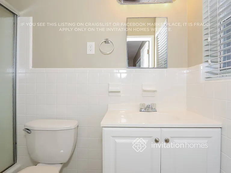 458 NE 38th St — Photo 14