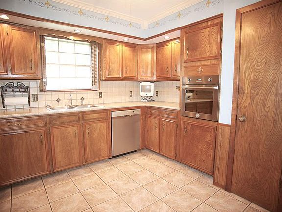 5th image of 8540 Overhill Ln
