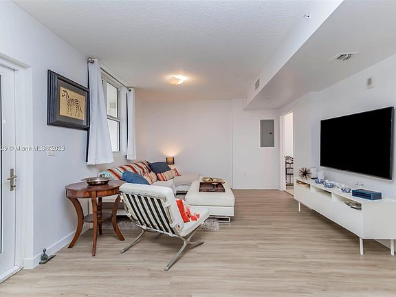 3rd image of 601 NE 23rd St #Th5