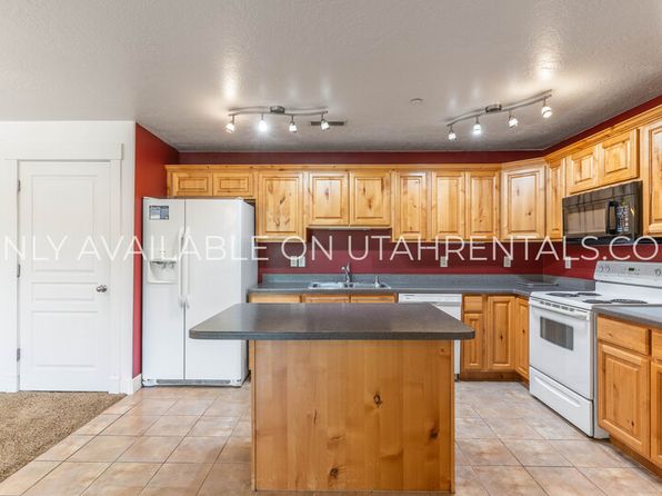 389 S State St APT 24
