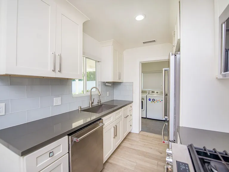 2253 Elden Ave — Photo 15
