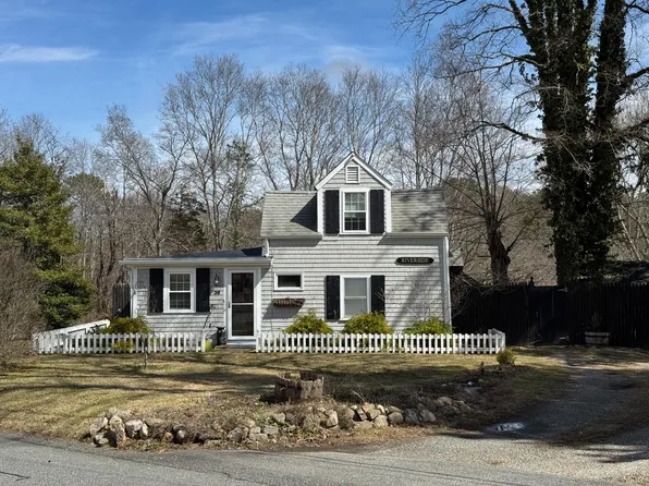 36 Lovells Lane, Mashpee, MA 02649