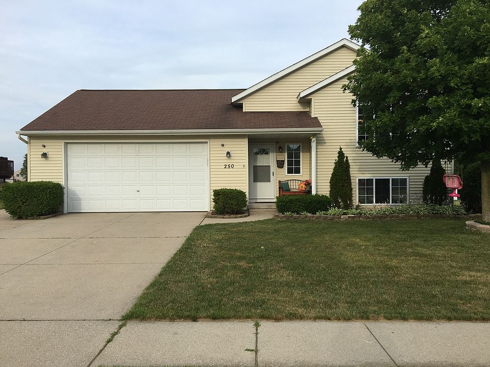 1st image of 250 Prairie Run Dr NE