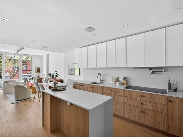 1110 Manhattan Avenue image 1 of 13
