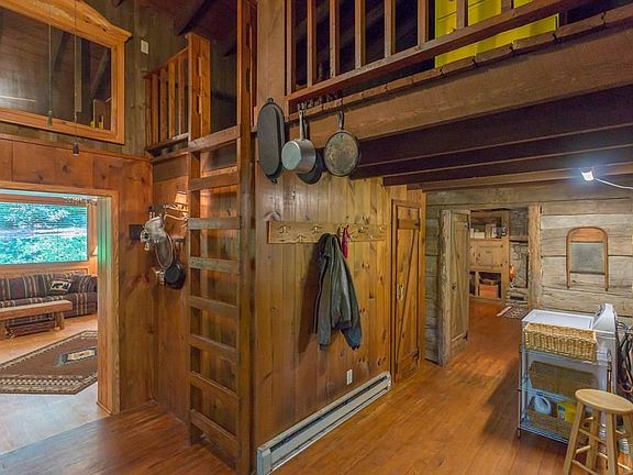 4th image of 2360 Mountain Laurel Ln