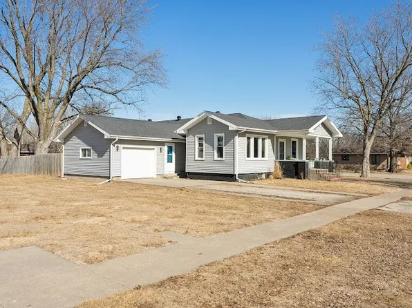 707 4th St, Sully, IA 50251