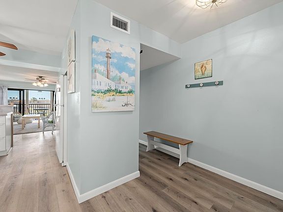 4th image of 1440 Middle Gulf Dr Unit 4C