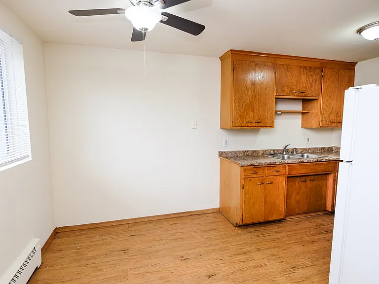 Pleasant Ave Apartments — Photo 10