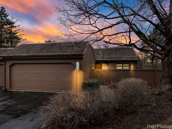 244 Pine Crest Cir #K133, Barrington, IL 60010