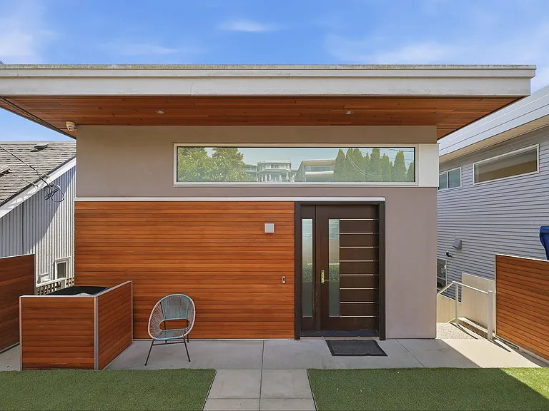 15240 Victoria Ave — Photo 23