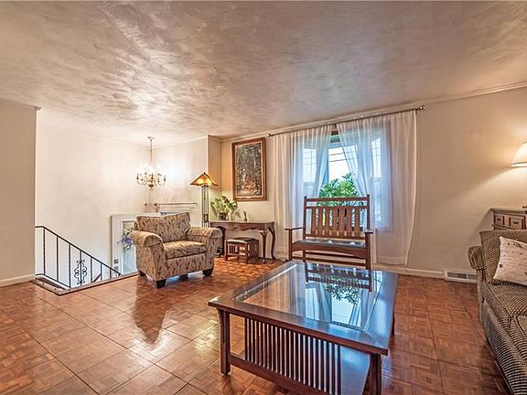 3rd image of 121 Charles Dr