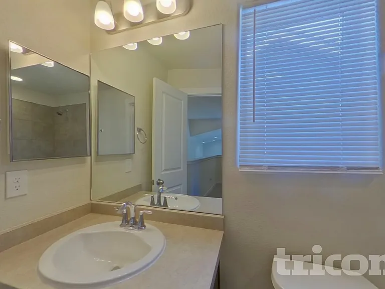 10943 Zealand Dr — Photo 13