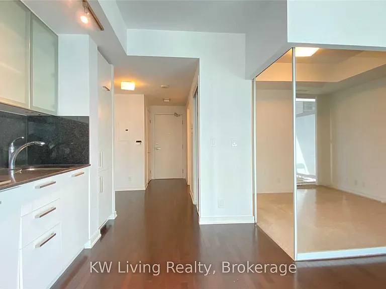 12 York St #406 — Photo 5
